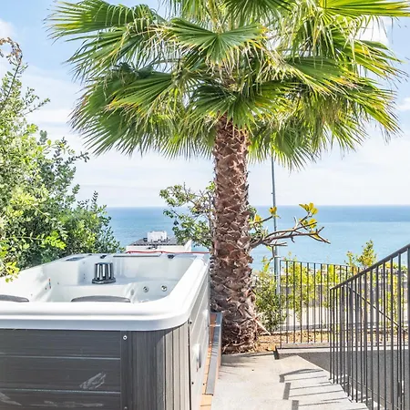 Elite Ocean-view T3 Private Jacuzzi Funchal (Madeira)